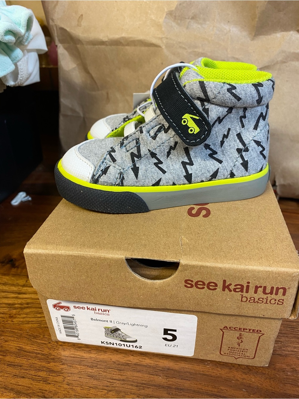 NIB See Kai Run Belmont II gray lightning sneakers shoes Sz 5